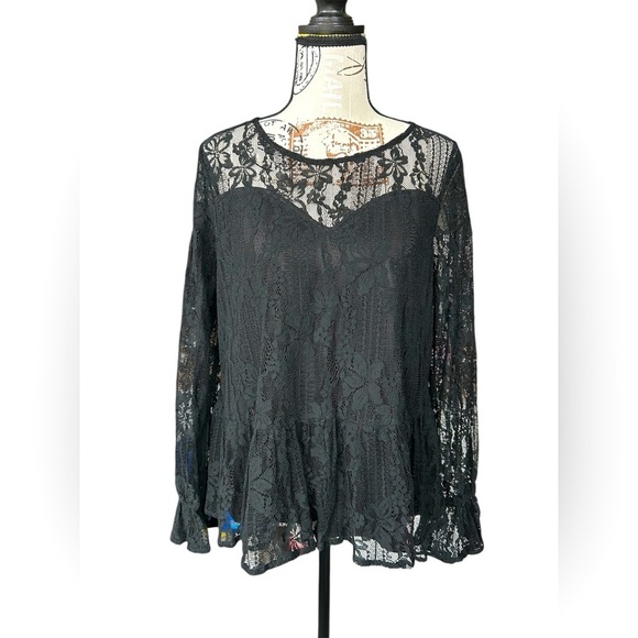 ANDREE BY UNIT Tops - Andree by Unit Elegant Black Babydoll Lace Top NWT size medium